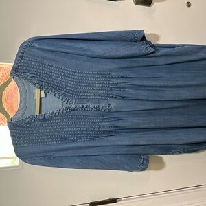 Chico’s size 3 lightweight, shortsleeved pleated denim dress